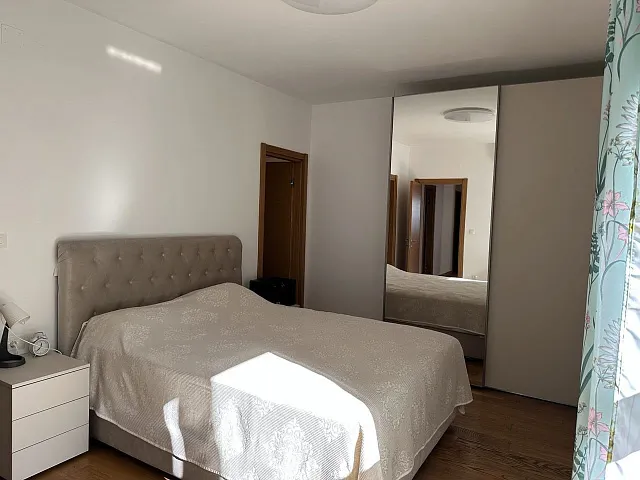 Geräumige Wohnung mit Meerblick in Rafailovići — 122 m², Garage inklusive — photo 7